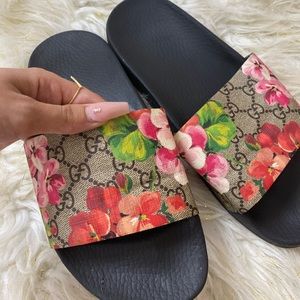 Gucci bloom slides